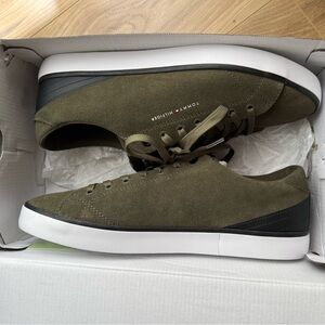 Tommy Hilfiger Men's Olive Green Suede Sneakers (Size 12) - new in box!
